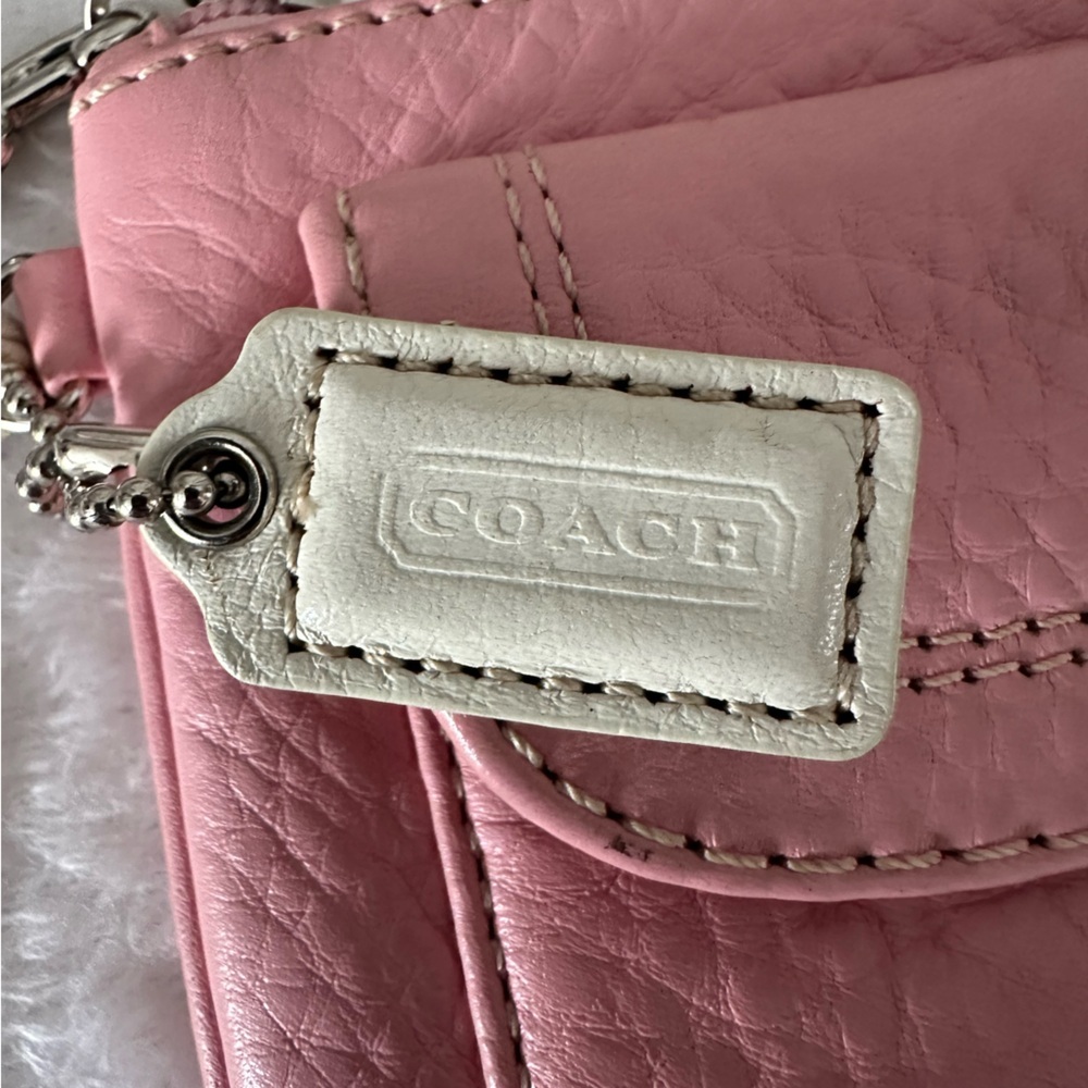 Vintage Coach Pink Leather Wristlet - Picture 4 of 6